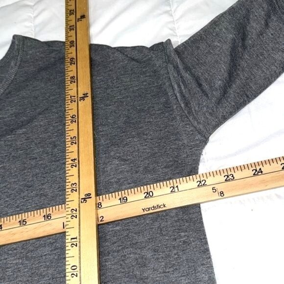 LuLaRoe Gray High-Low Hem T-Shirt XXS 96% Polyester 4% Spandex Made In China - Picture 5 of 5